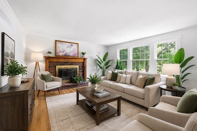 23 Phelps St, Easthampton, MA 01027