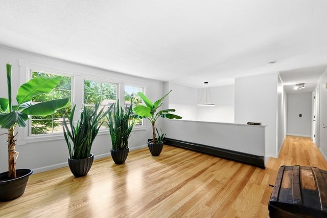 23 Phelps St, Easthampton, MA 01027