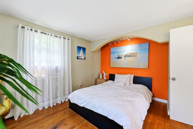 23 Phelps St, Easthampton, MA 01027