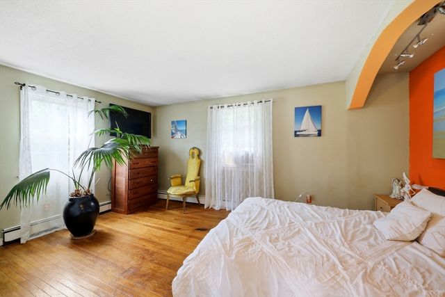 23 Phelps St, Easthampton, MA 01027