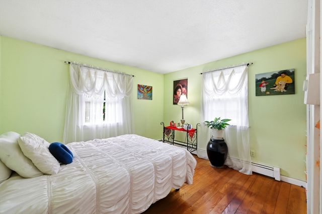 23 Phelps St, Easthampton, MA 01027