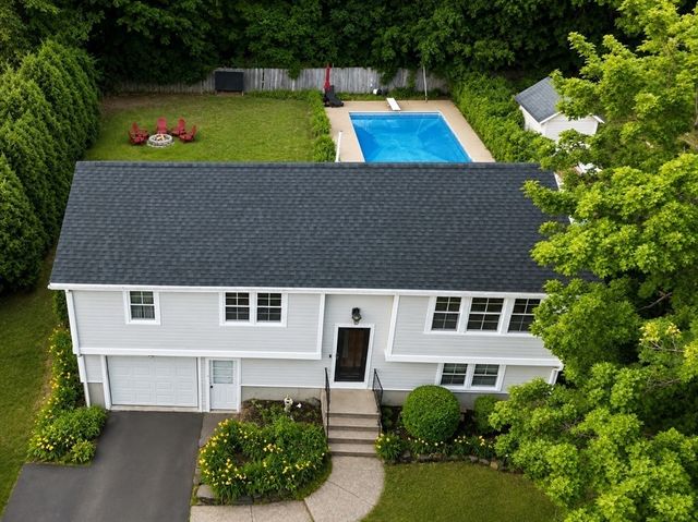23 Phelps St, Easthampton, MA 01027