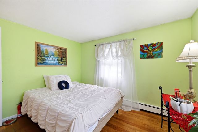 23 Phelps St, Easthampton, MA 01027