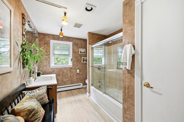 23 Phelps St, Easthampton, MA 01027