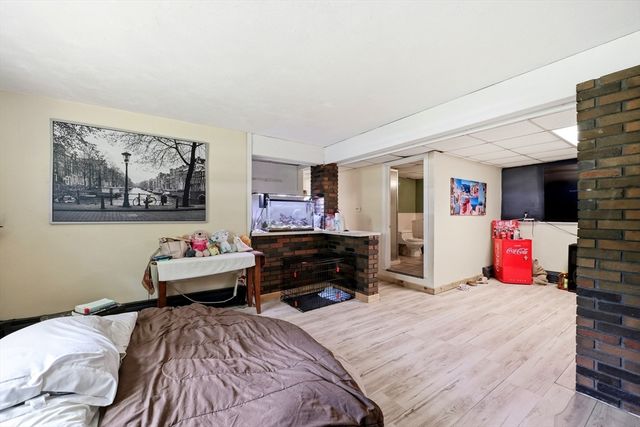 23 Phelps St, Easthampton, MA 01027