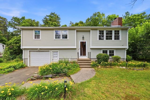 23 Phelps St, Easthampton, MA 01027