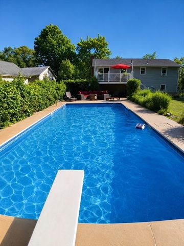 23 Phelps St, Easthampton, MA 01027