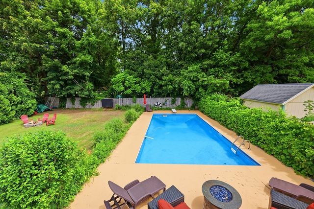 23 Phelps St, Easthampton, MA 01027