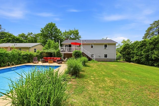 23 Phelps St, Easthampton, MA 01027