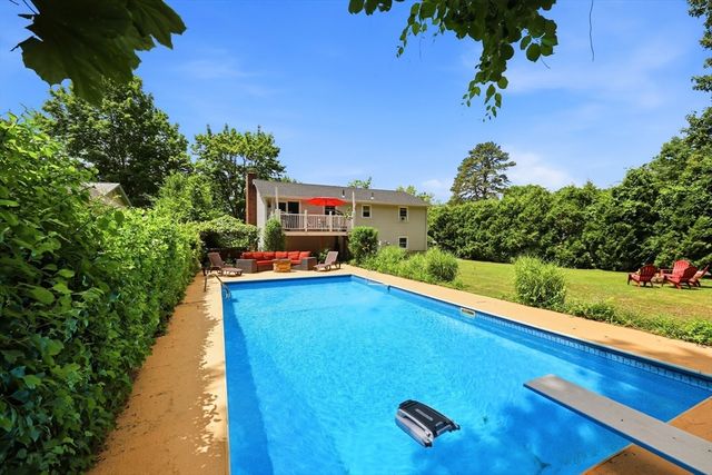23 Phelps St, Easthampton, MA 01027