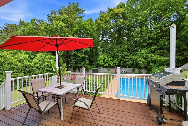 23 Phelps St, Easthampton, MA 01027