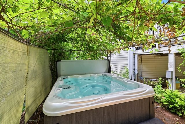 23 Phelps St, Easthampton, MA 01027