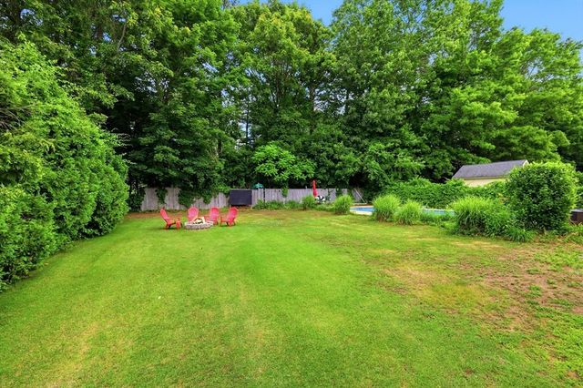 23 Phelps St, Easthampton, MA 01027