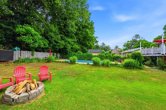 23 Phelps St, Easthampton, MA 01027