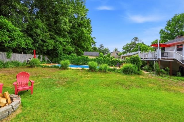 23 Phelps St, Easthampton, MA 01027