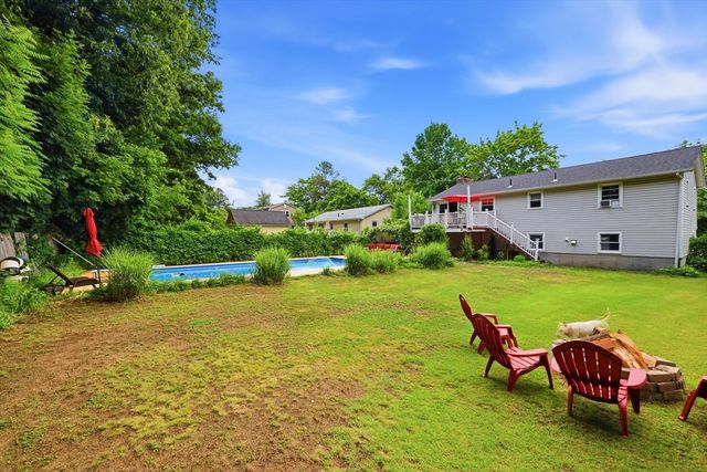 23 Phelps St, Easthampton, MA 01027