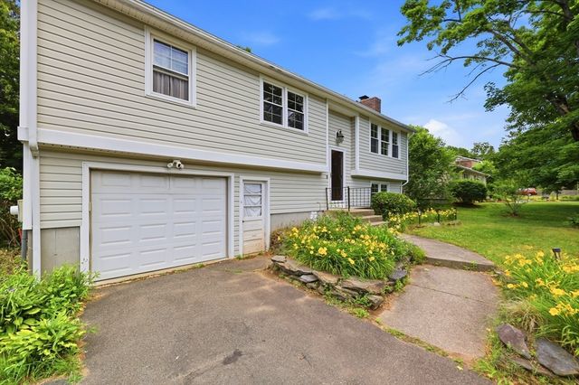 23 Phelps St, Easthampton, MA 01027