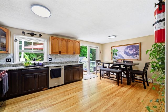 23 Phelps St, Easthampton, MA 01027
