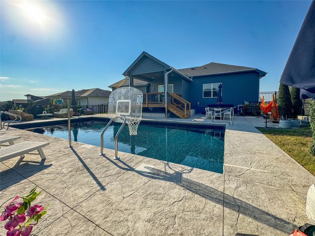 17763 Valleyview Drive, Clive, IA 50325