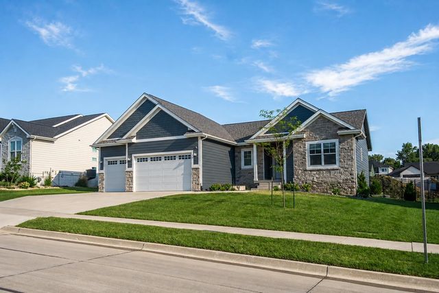17763 Valleyview Drive, Clive, IA 50325