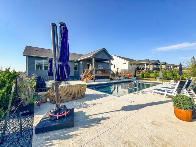 17763 Valleyview Drive, Clive, IA 50325