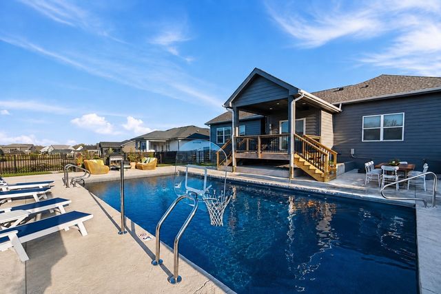 17763 Valleyview Drive, Clive, IA 50325