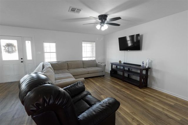 6549 Mccown Road, Iowa, LA 70647