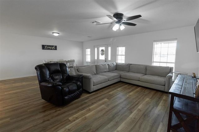 6549 Mccown Road, Iowa, LA 70647