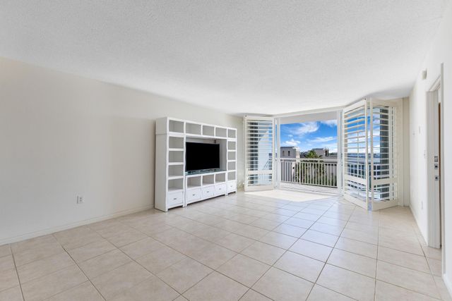 2780 S Ocean Boulevard 707, Palm Beach, FL 33480
