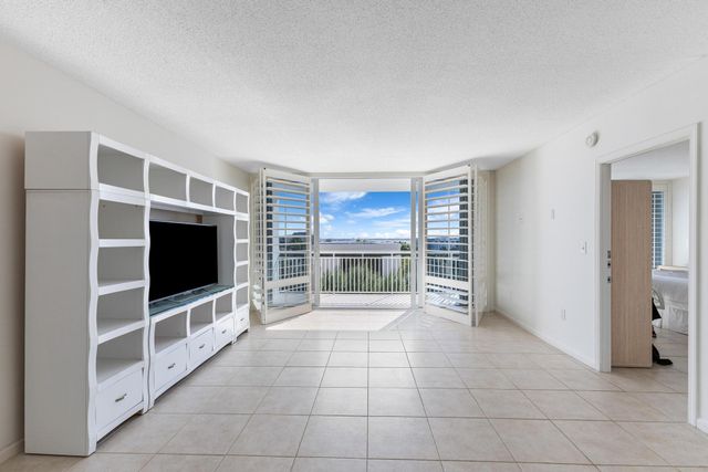 2780 S Ocean Boulevard 707, Palm Beach, FL 33480