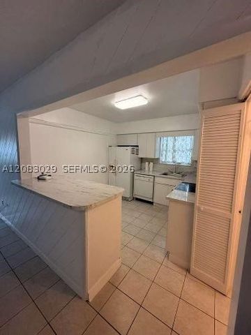 8835 SW 27th St, Miami, FL 33165