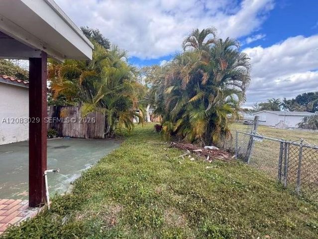 8835 SW 27th St, Miami, FL 33165