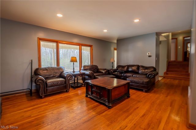 887 Delaware Avenue, Akron, OH 44303