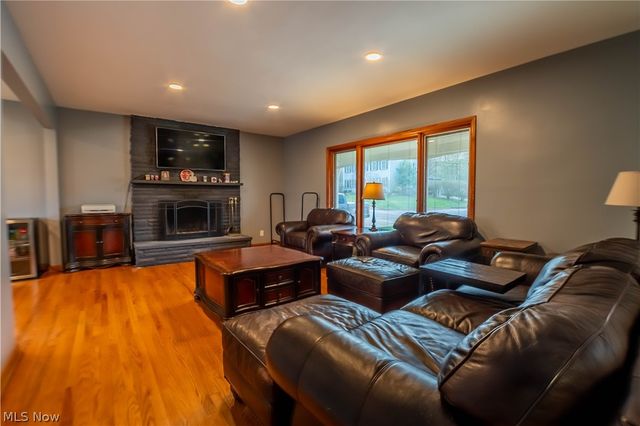 887 Delaware Avenue, Akron, OH 44303