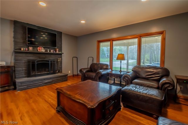 887 Delaware Avenue, Akron, OH 44303