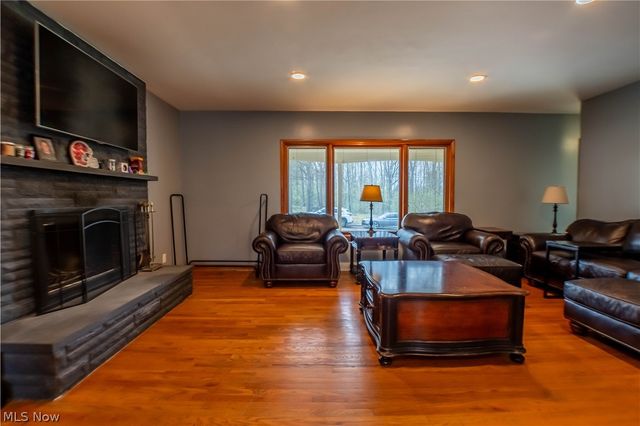 887 Delaware Avenue, Akron, OH 44303