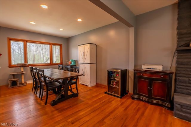 887 Delaware Avenue, Akron, OH 44303