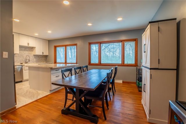 887 Delaware Avenue, Akron, OH 44303