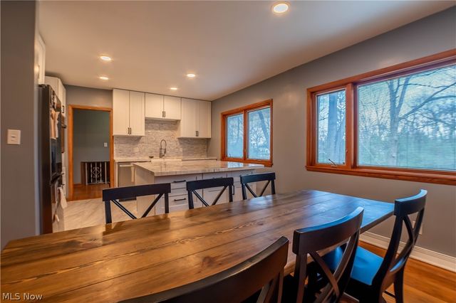 887 Delaware Avenue, Akron, OH 44303