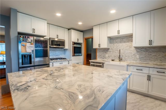 887 Delaware Avenue, Akron, OH 44303