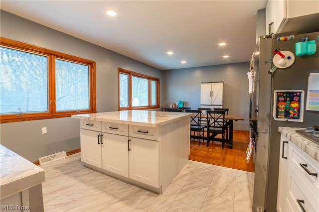 887 Delaware Avenue, Akron, OH 44303