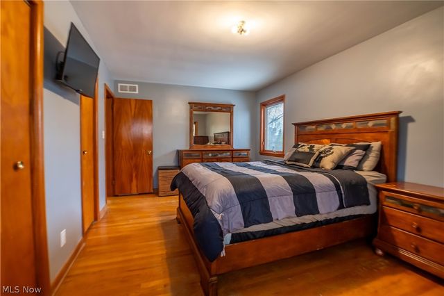 887 Delaware Avenue, Akron, OH 44303