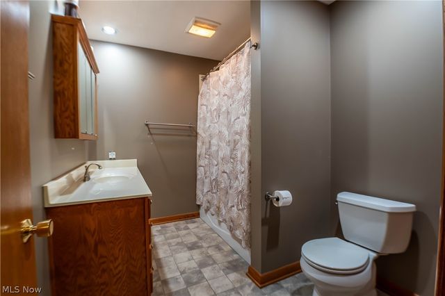 887 Delaware Avenue, Akron, OH 44303