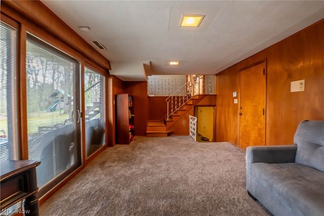 887 Delaware Avenue, Akron, OH 44303