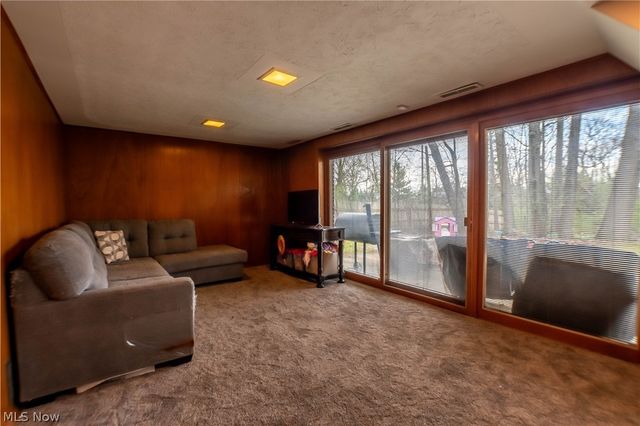 887 Delaware Avenue, Akron, OH 44303