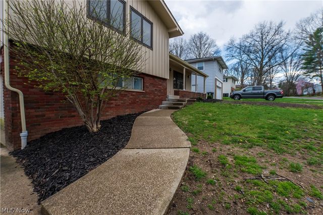 887 Delaware Avenue, Akron, OH 44303