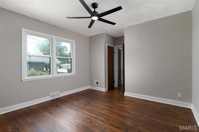 1375 S New Florissant Road, Florissant, MO 63031