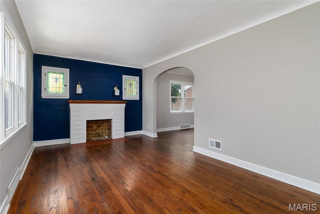1375 S New Florissant Road, Florissant, MO 63031