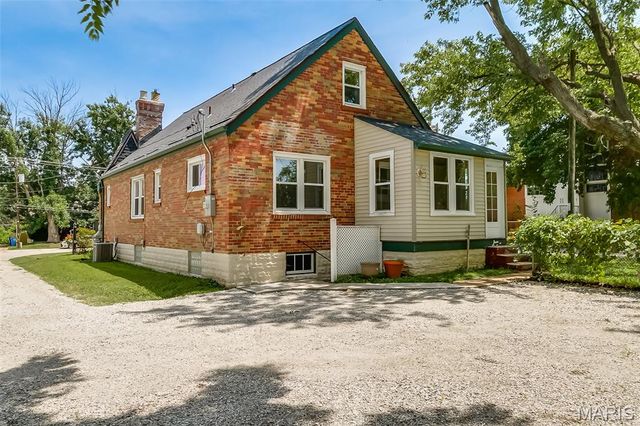 1375 S New Florissant Road, Florissant, MO 63031