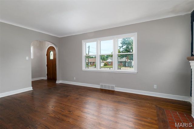 1375 S New Florissant Road, Florissant, MO 63031